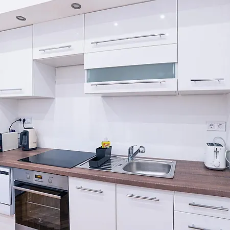 Joy On Kiraly Street Apartmán *